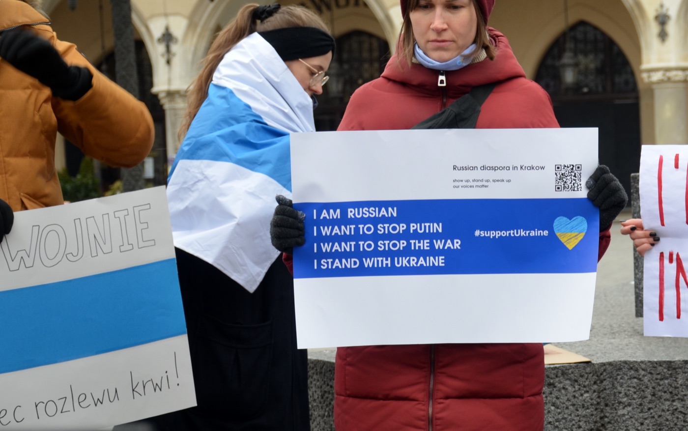 Российская диаспора на антивоенном протесте: плакат «I am Russian. I want to stop Putin. Stop the war»